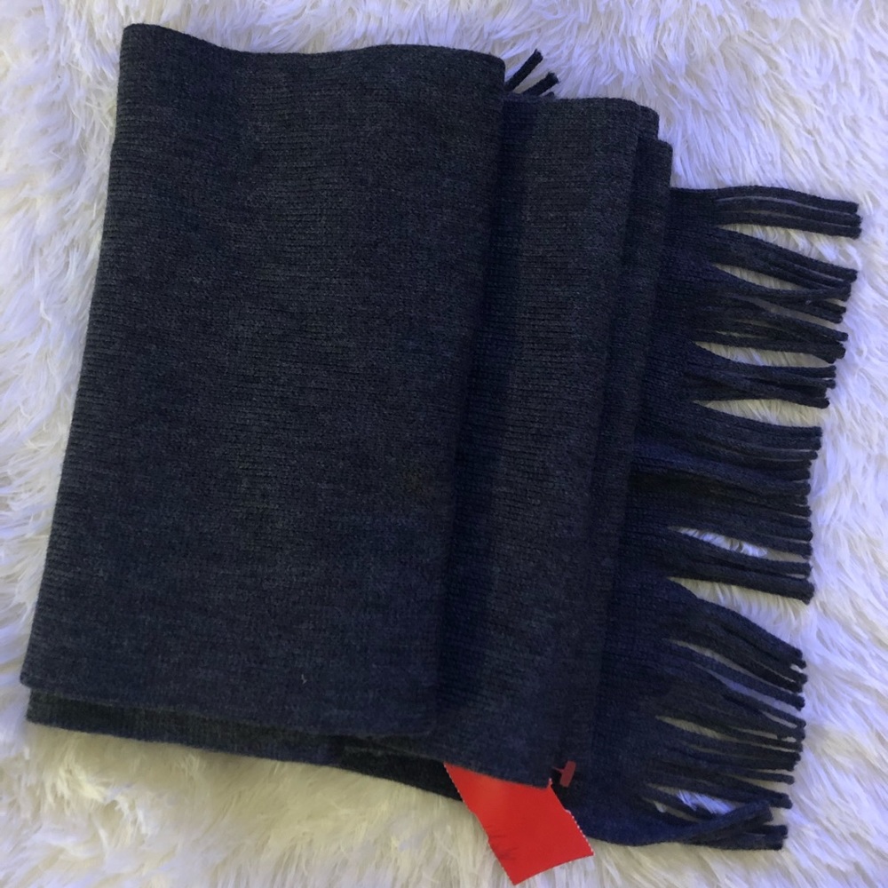 Gray wool scarf